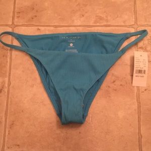 Swim bottoms never worn with tags attached 💙